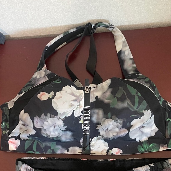 NWOT Victoria's Secret Black Floral Sports Bra - Picture 2 of 6